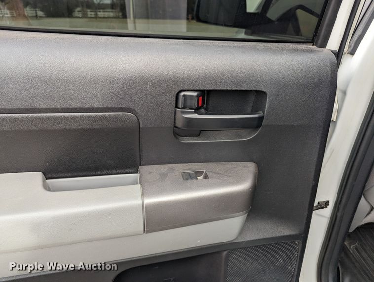 image for item LF9637 2013 Toyota Tundra  CrewMax pickup truck