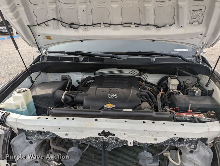 image for item LF9637 2013 Toyota Tundra  CrewMax pickup truck