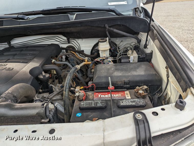 image for item LF9637 2013 Toyota Tundra  CrewMax pickup truck