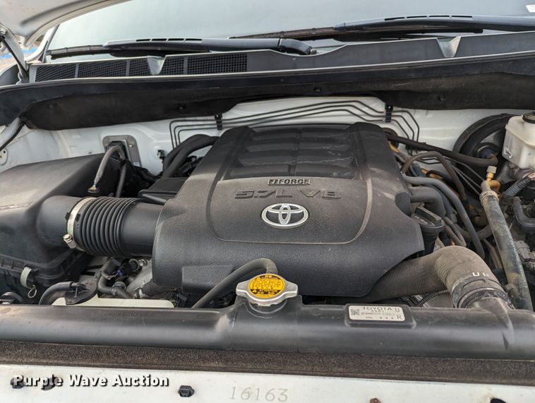 image for item LF9637 2013 Toyota Tundra  CrewMax pickup truck
