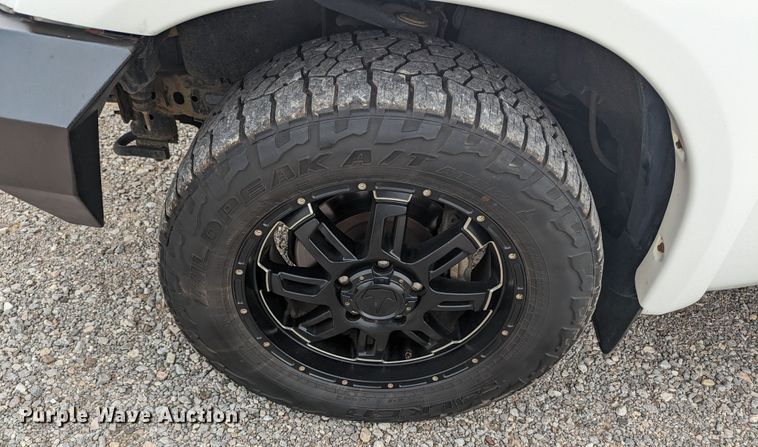 image for item LF9637 2013 Toyota Tundra  CrewMax pickup truck