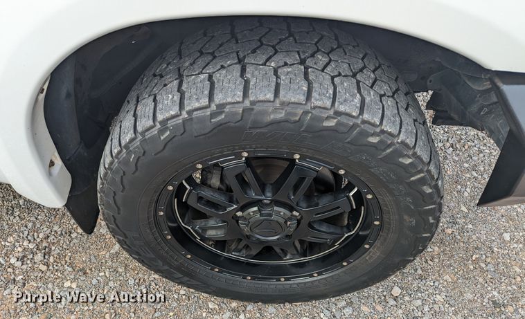 image for item LF9637 2013 Toyota Tundra  CrewMax pickup truck