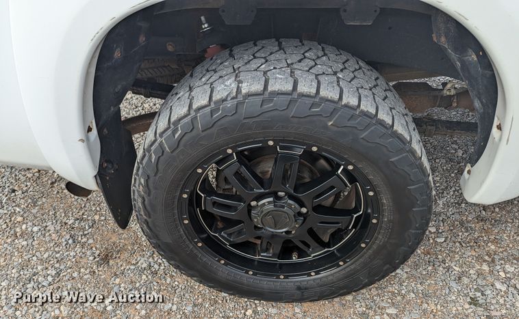 image for item LF9637 2013 Toyota Tundra  CrewMax pickup truck