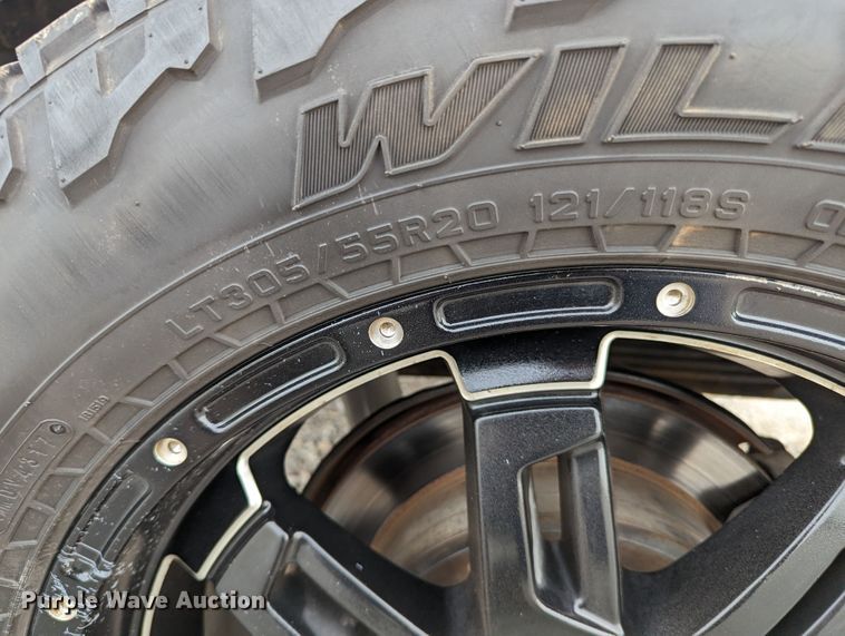 image for item LF9637 2013 Toyota Tundra  CrewMax pickup truck