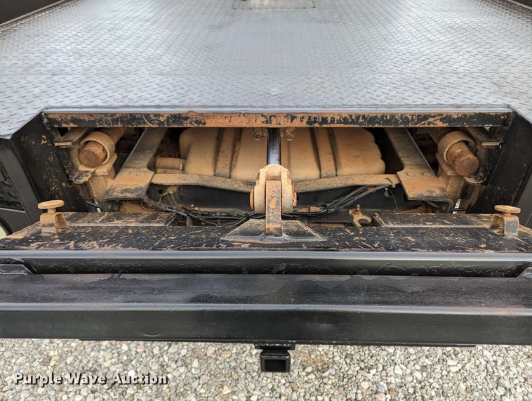 image for item LF9638 2010 Ford F350 Super Duty  bale bed pickup truck