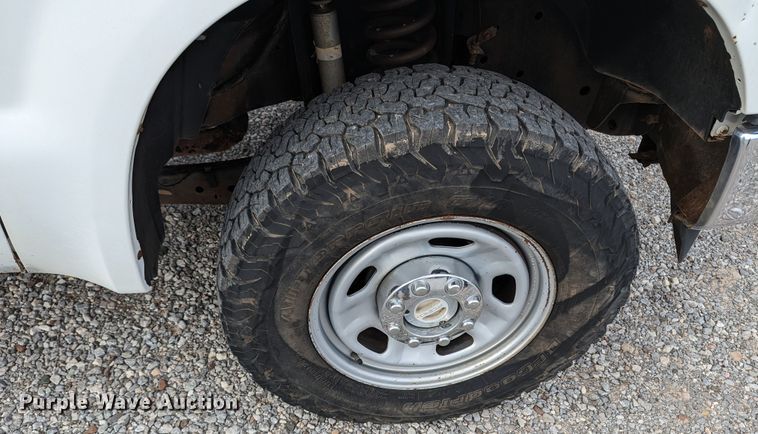 image for item LF9638 2010 Ford F350 Super Duty  bale bed pickup truck