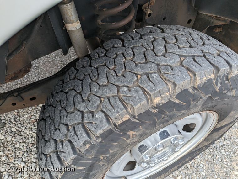 image for item LF9638 2010 Ford F350 Super Duty  bale bed pickup truck