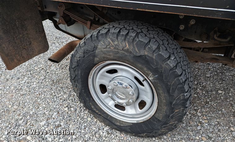 image for item LF9638 2010 Ford F350 Super Duty  bale bed pickup truck