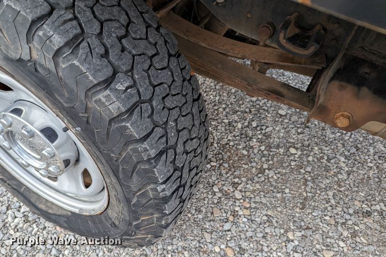 image for item LF9638 2010 Ford F350 Super Duty  bale bed pickup truck