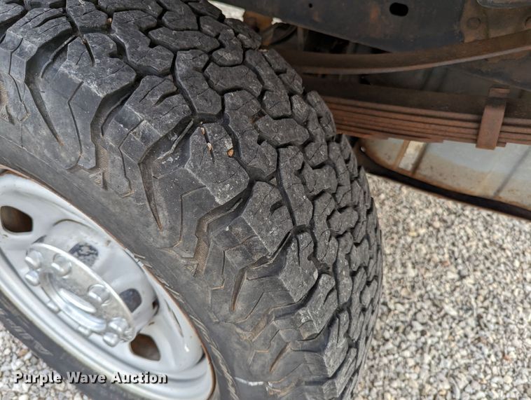 image for item LF9638 2010 Ford F350 Super Duty  bale bed pickup truck