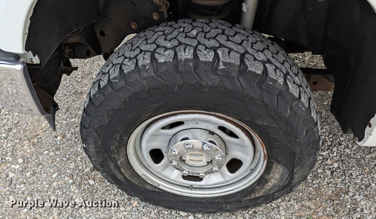 image for item LF9638 2010 Ford F350 Super Duty  bale bed pickup truck