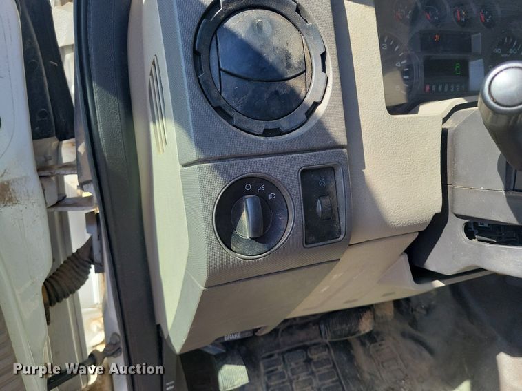 image for item LG9518 2008 Ford F250 Super Duty  Crew Cab pickup truck