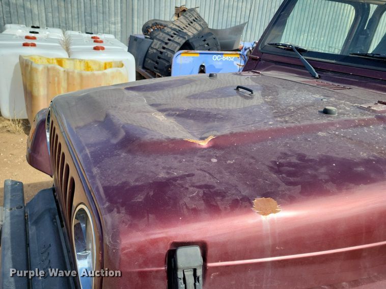 image for item LG9520 2002 Jeep Wrangler  SUV