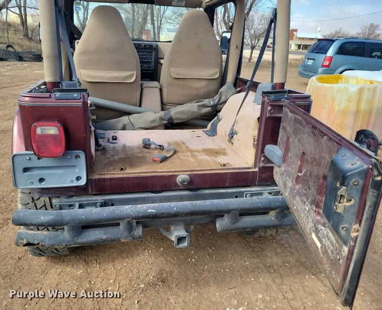 image for item LG9520 2002 Jeep Wrangler  SUV