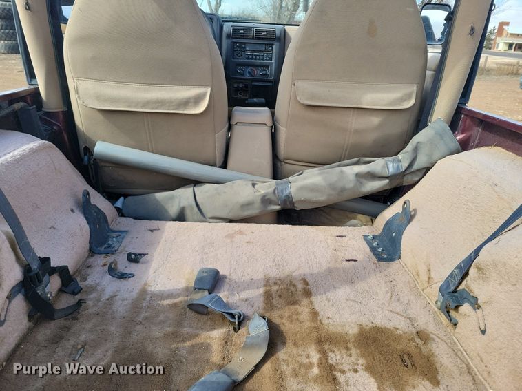 image for item LG9520 2002 Jeep Wrangler  SUV