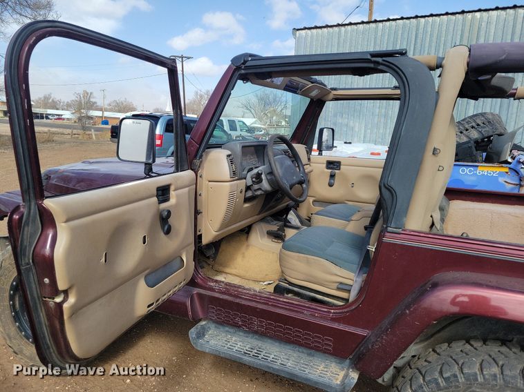 image for item LG9520 2002 Jeep Wrangler  SUV