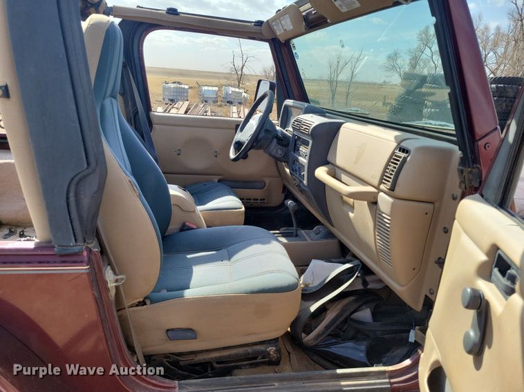 image for item LG9520 2002 Jeep Wrangler  SUV