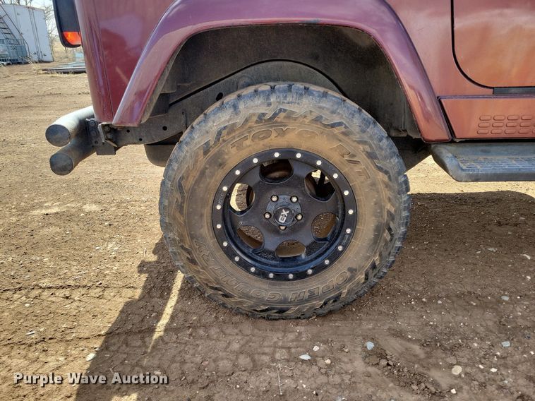 image for item LG9520 2002 Jeep Wrangler  SUV