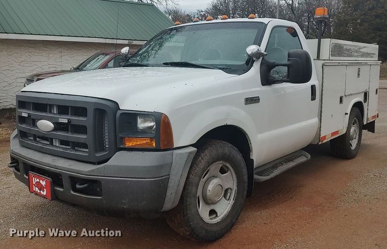 image for item LG9543 2005 Ford  F350 Super Duty  utility bed pickup truck