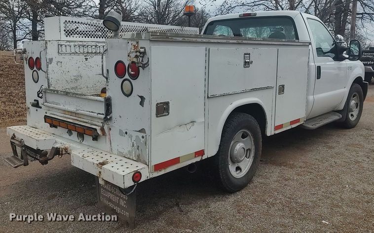 image for item LG9543 2005 Ford  F350 Super Duty  utility bed pickup truck