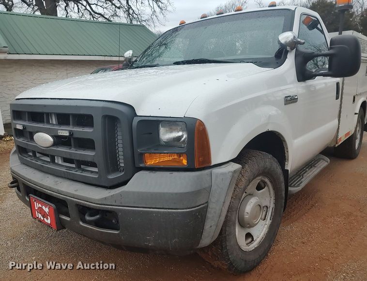 image for item LG9543 2005 Ford  F350 Super Duty  utility bed pickup truck