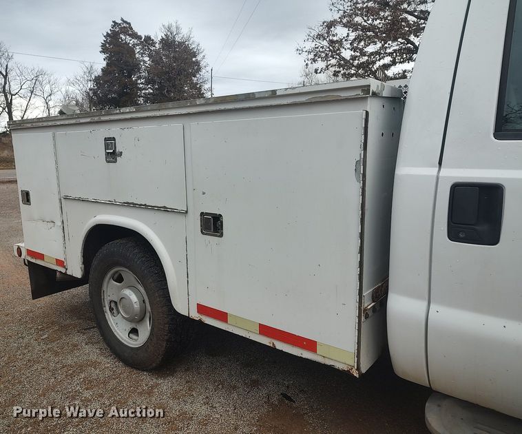 image for item LG9543 2005 Ford  F350 Super Duty  utility bed pickup truck