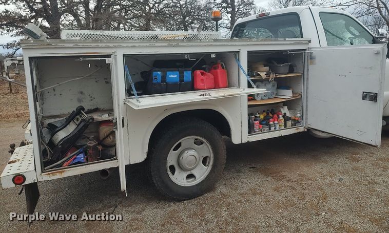 image for item LG9543 2005 Ford  F350 Super Duty  utility bed pickup truck