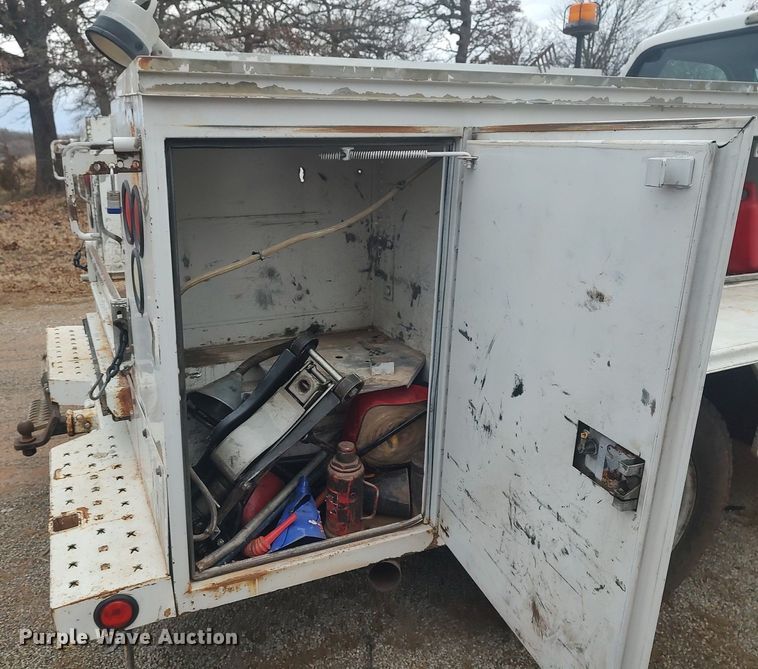 image for item LG9543 2005 Ford  F350 Super Duty  utility bed pickup truck