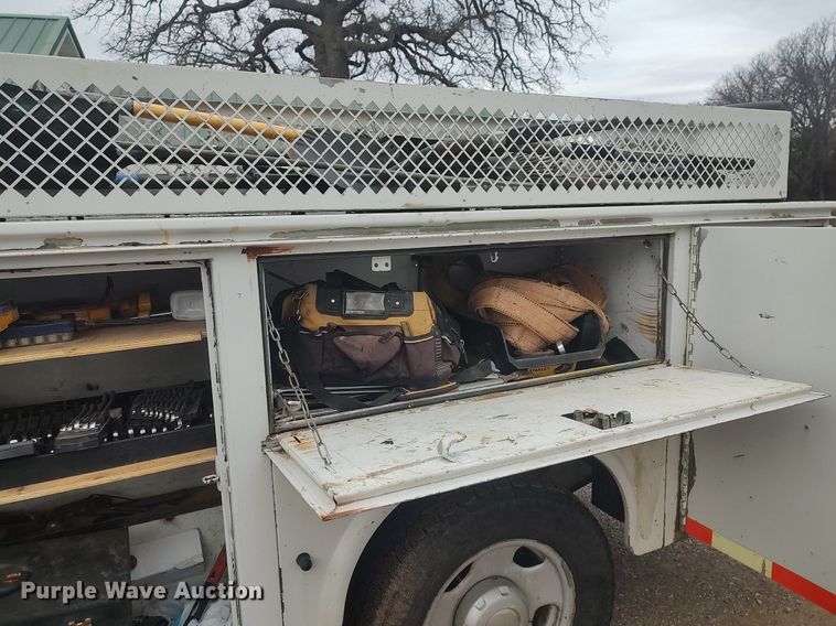 image for item LG9543 2005 Ford  F350 Super Duty  utility bed pickup truck