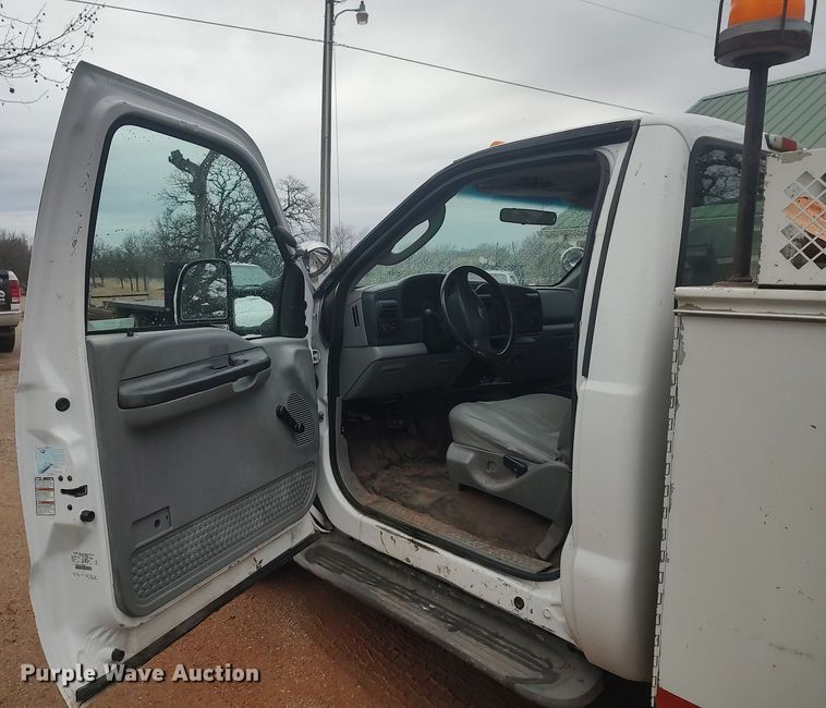 image for item LG9543 2005 Ford  F350 Super Duty  utility bed pickup truck