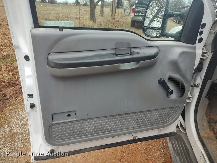 image for item LG9543 2005 Ford  F350 Super Duty  utility bed pickup truck