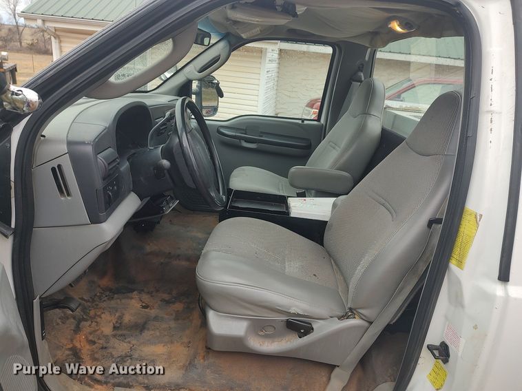 image for item LG9543 2005 Ford  F350 Super Duty  utility bed pickup truck