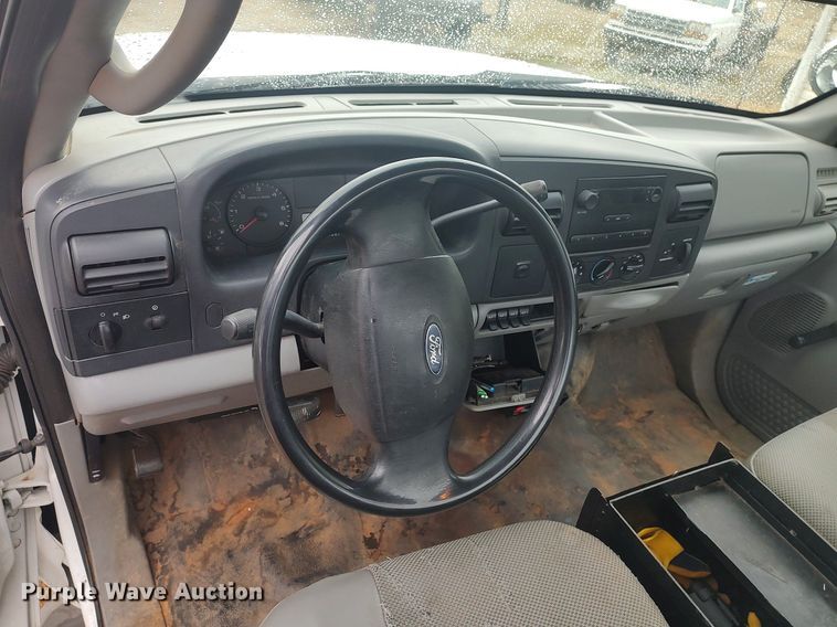 image for item LG9543 2005 Ford  F350 Super Duty  utility bed pickup truck