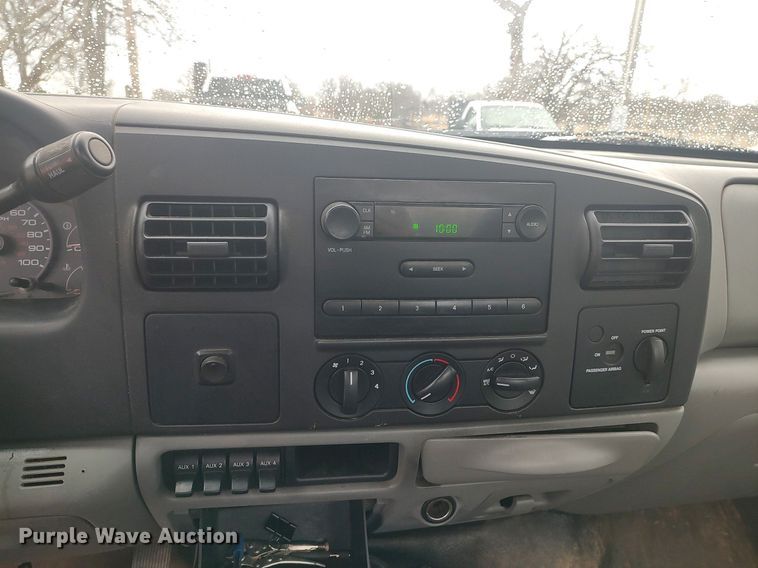 image for item LG9543 2005 Ford  F350 Super Duty  utility bed pickup truck