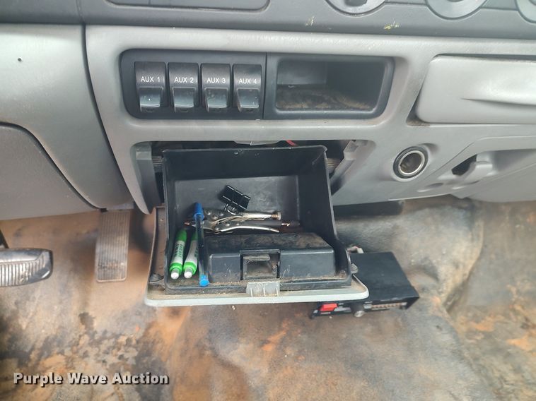 image for item LG9543 2005 Ford  F350 Super Duty  utility bed pickup truck