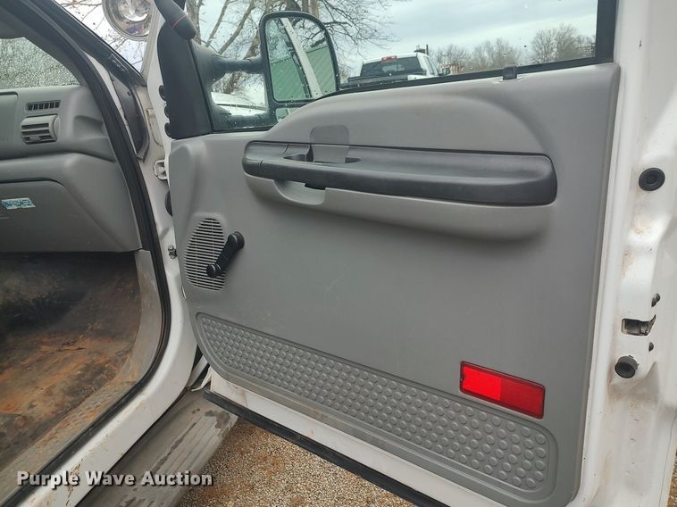 image for item LG9543 2005 Ford  F350 Super Duty  utility bed pickup truck