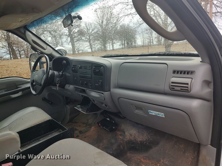 image for item LG9543 2005 Ford  F350 Super Duty  utility bed pickup truck