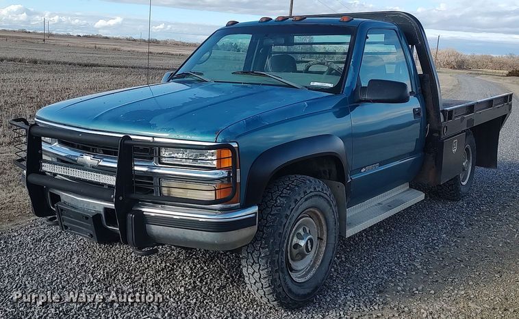 image for item LG9559 1998 Chevrolet K3500  flatbed pickup truck