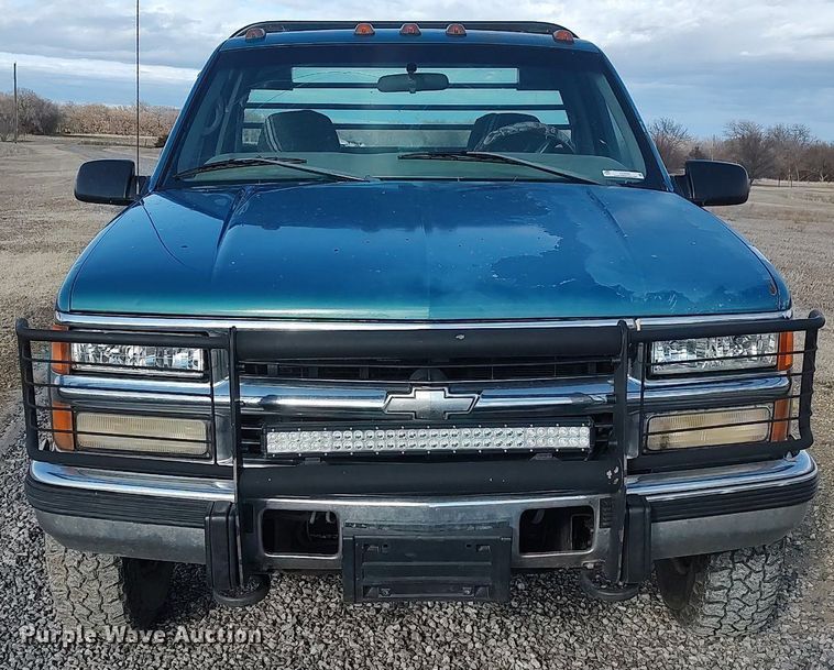 image for item LG9559 1998 Chevrolet K3500  flatbed pickup truck