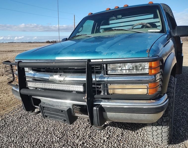 image for item LG9559 1998 Chevrolet K3500  flatbed pickup truck