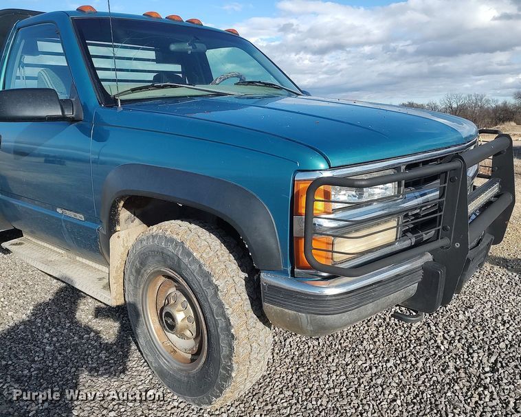 image for item LG9559 1998 Chevrolet K3500  flatbed pickup truck