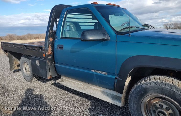 image for item LG9559 1998 Chevrolet K3500  flatbed pickup truck