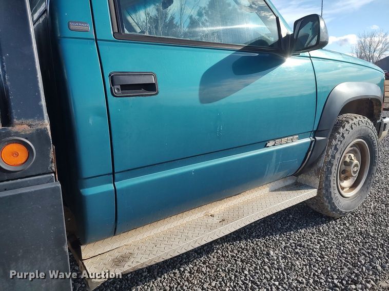 image for item LG9559 1998 Chevrolet K3500  flatbed pickup truck