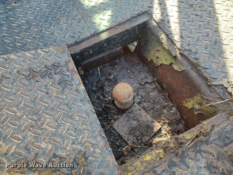 image for item LG9559 1998 Chevrolet K3500  flatbed pickup truck