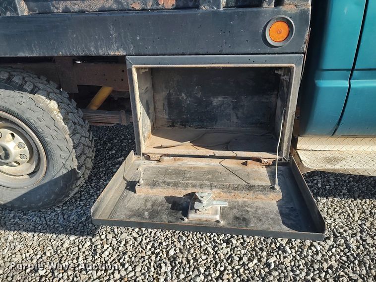 image for item LG9559 1998 Chevrolet K3500  flatbed pickup truck