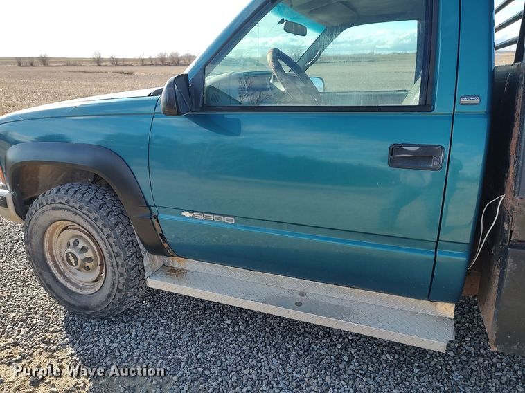 image for item LG9559 1998 Chevrolet K3500  flatbed pickup truck