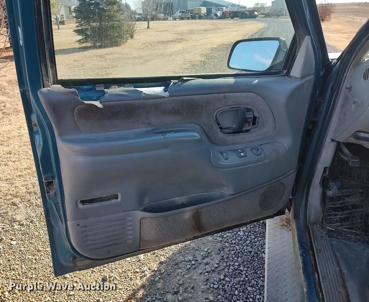 image for item LG9559 1998 Chevrolet K3500  flatbed pickup truck