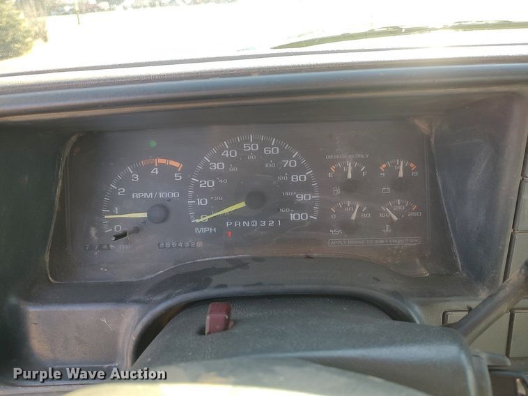 image for item LG9559 1998 Chevrolet K3500  flatbed pickup truck