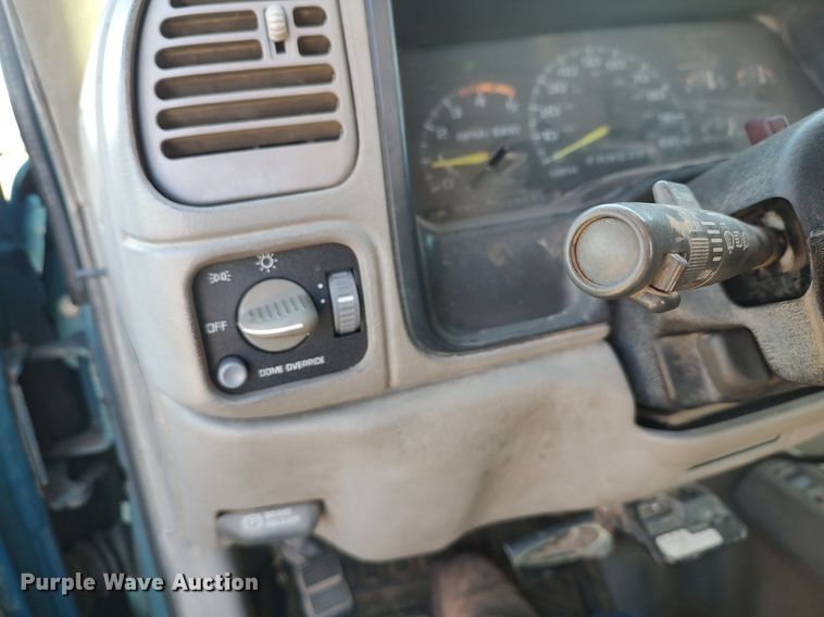 image for item LG9559 1998 Chevrolet K3500  flatbed pickup truck