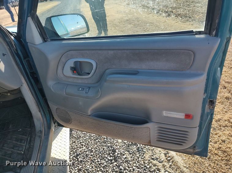 image for item LG9559 1998 Chevrolet K3500  flatbed pickup truck